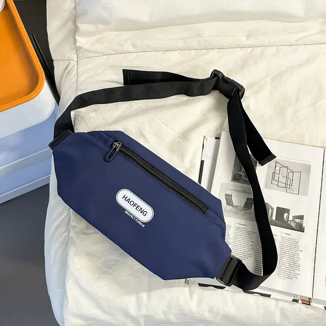 小猪班纳 轻便斜挎包潮牌日系简约 尼龙 胸包 常规 男女同款情侣款 多色