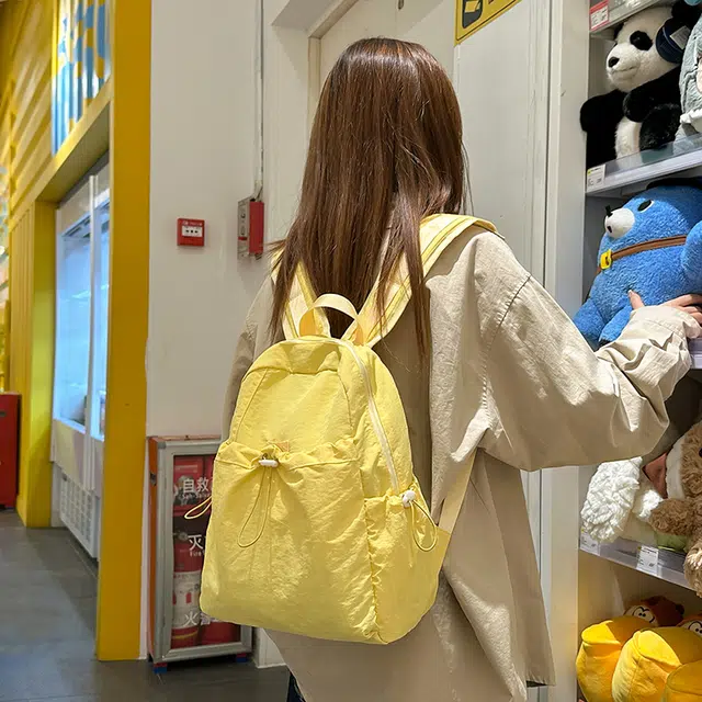 小猪班纳 轻便日系文艺休闲 尼龙 双肩包 常规 男女同款情侣款 多色
