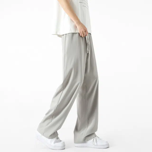 maxim's de paris logo