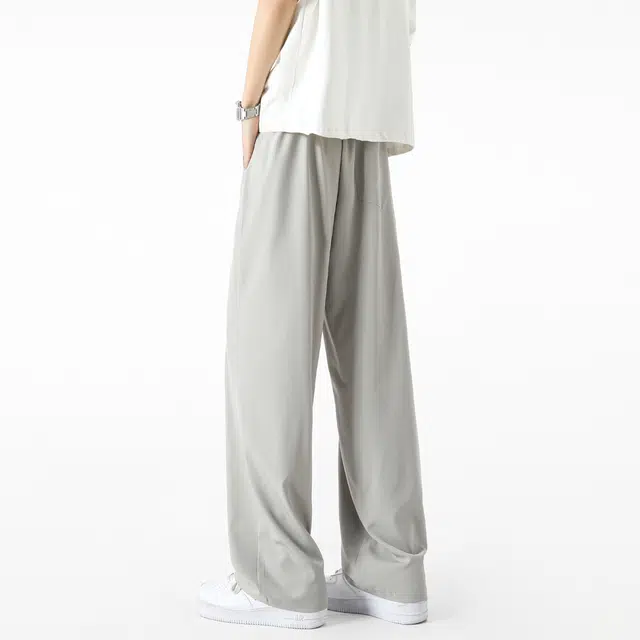 maxim's de paris logo