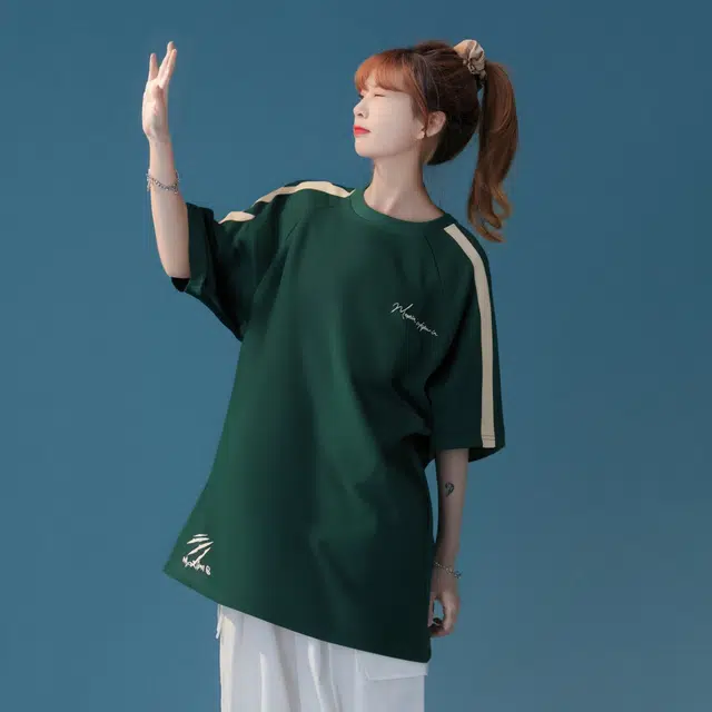 maxim's de paris logoT