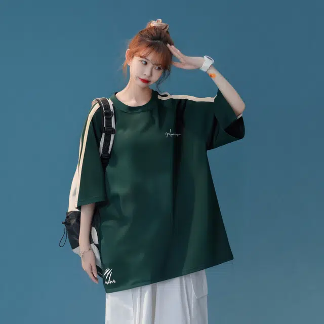 maxim's de paris logoT