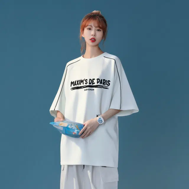 maxim's de paris logoT