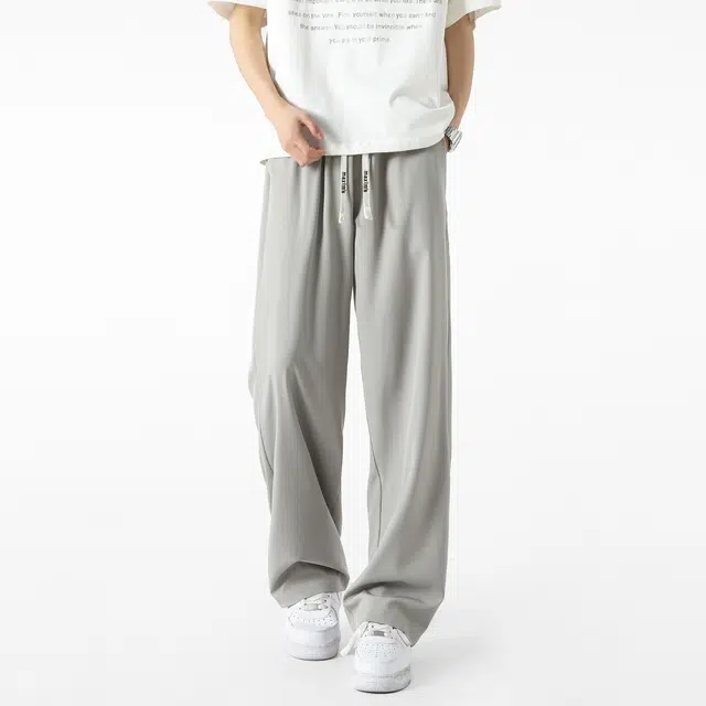 maxim's de paris logo