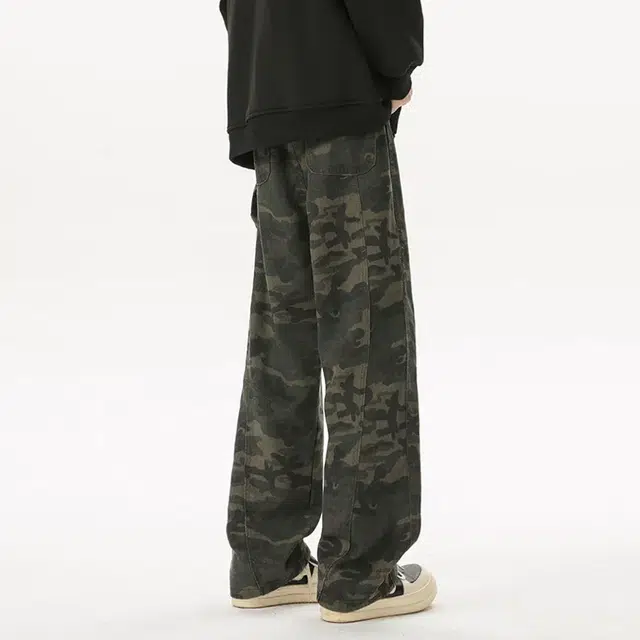 M JEANS STUDIOS 7