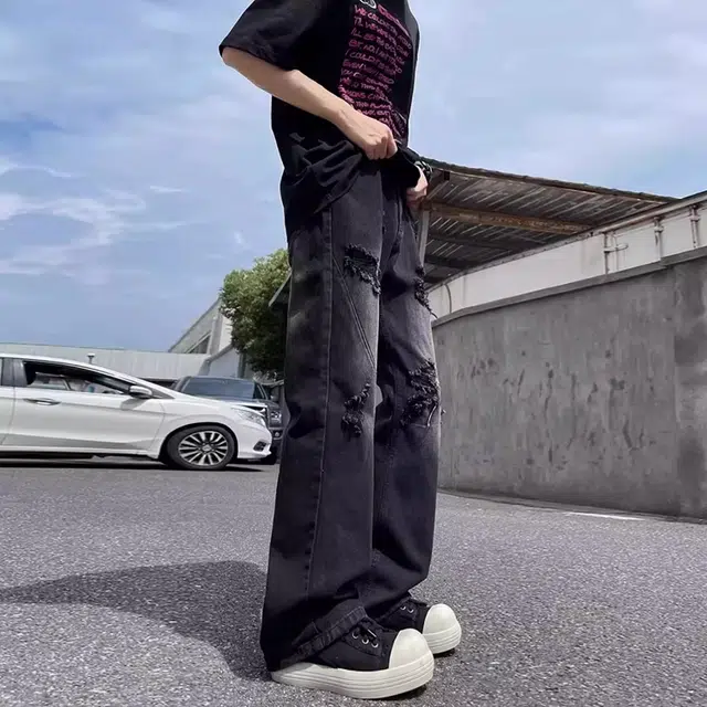 M JEANS STUDIOS 7
