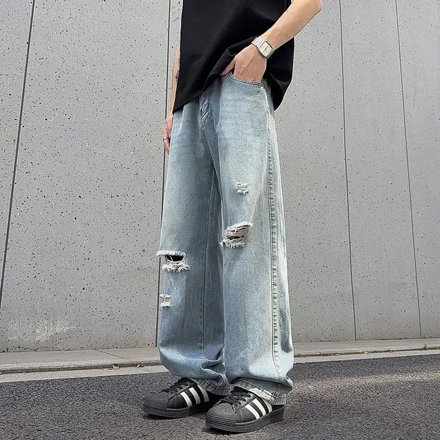 M JEANS STUDIOS 7