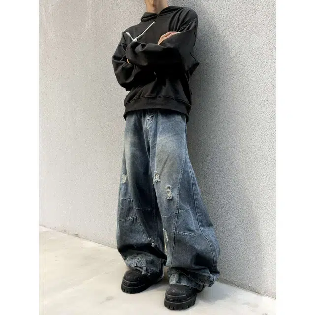M JEANS STUDIOS 7 vibe