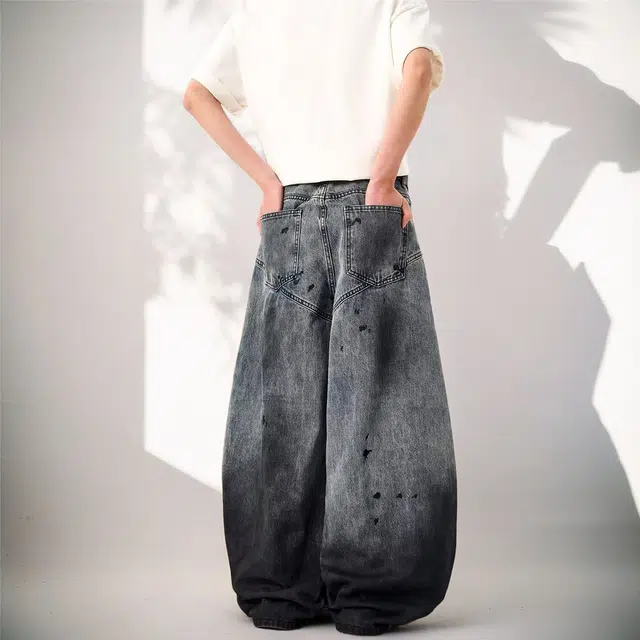 M JEANS STUDIOS 7