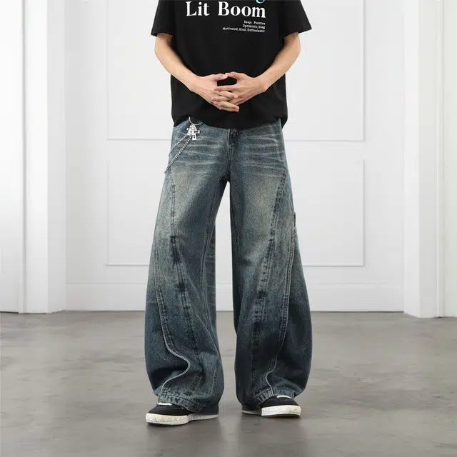 M JEANS STUDIOS 7