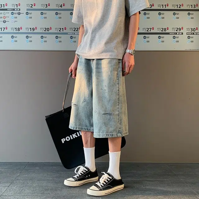 M JEANS STUDIOS 7