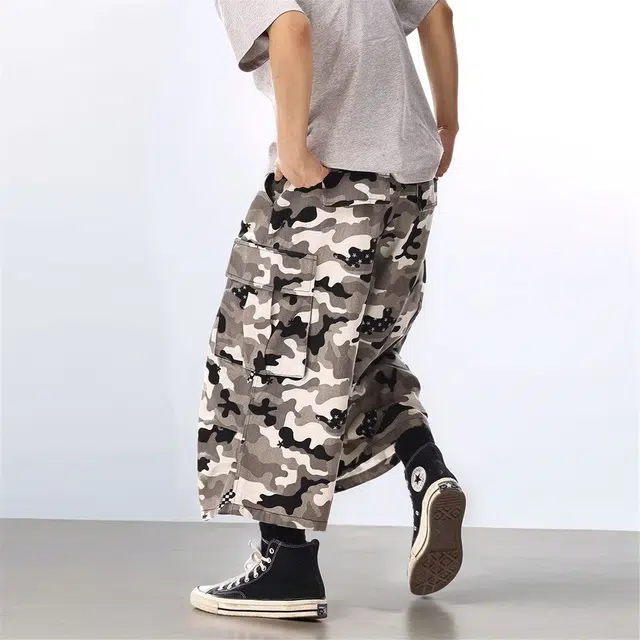 M JEANS STUDIOS 7