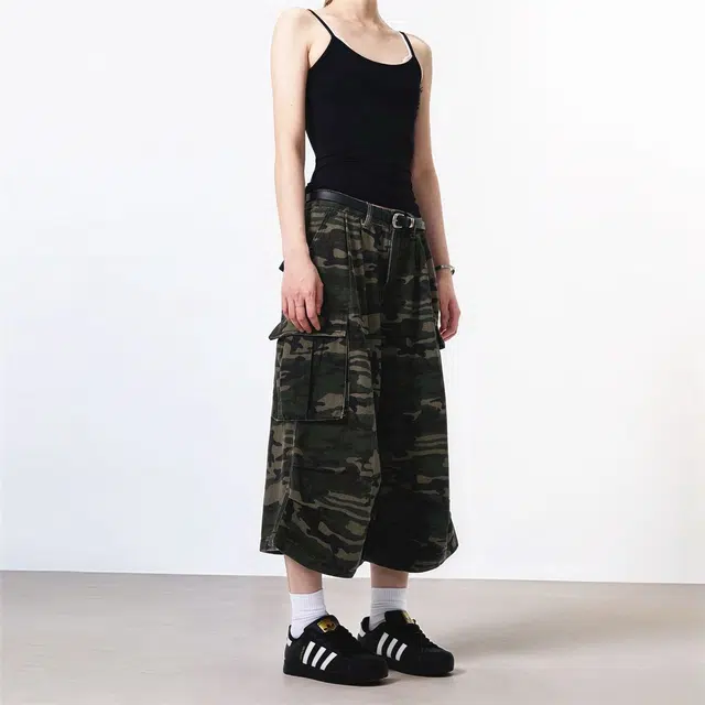 M JEANS STUDIOS 7