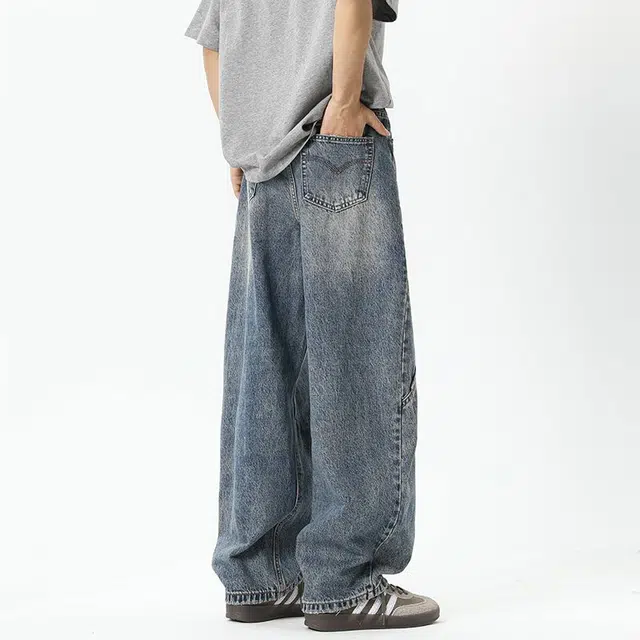 M JEANS STUDIOS 7
