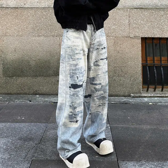 M JEANS STUDIOS 7