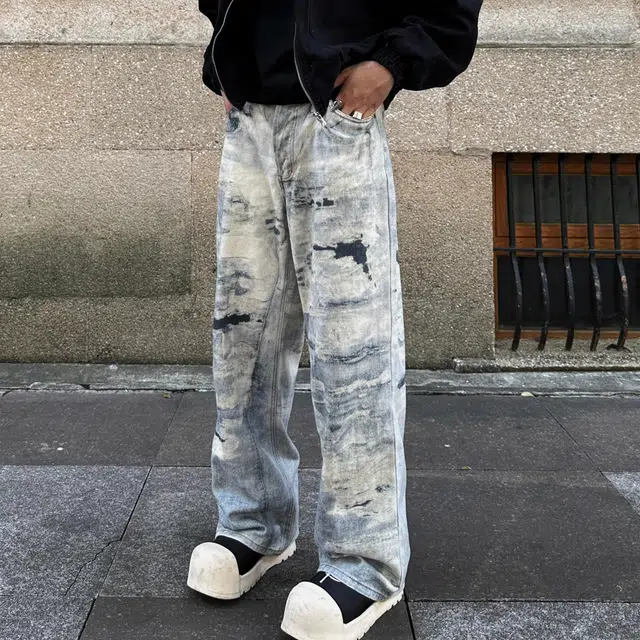 M JEANS STUDIOS 7
