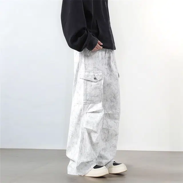 M JEANS STUDIOS 7