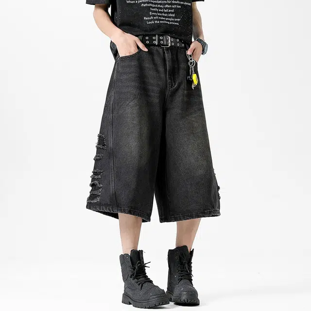 M JEANS STUDIOS 7 vive