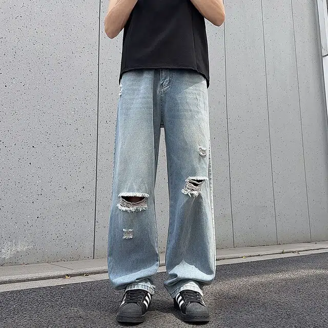 M JEANS STUDIOS 7