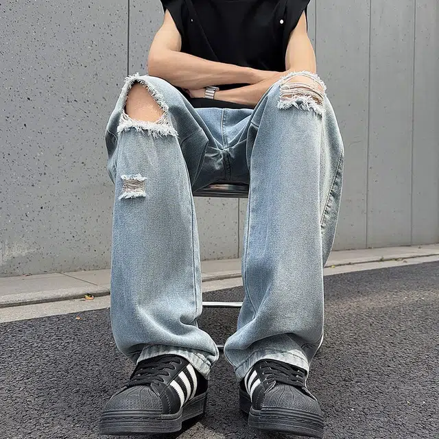 M JEANS STUDIOS 7