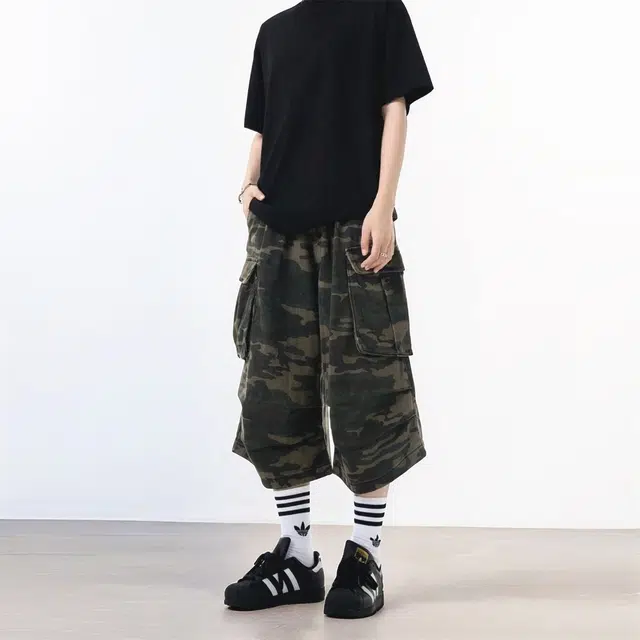 M JEANS STUDIOS 7