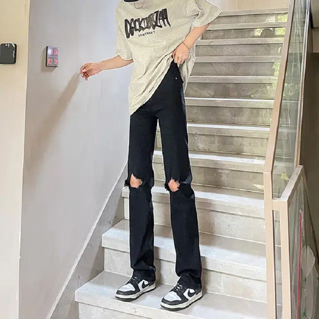 M JEANS STUDIOS 7