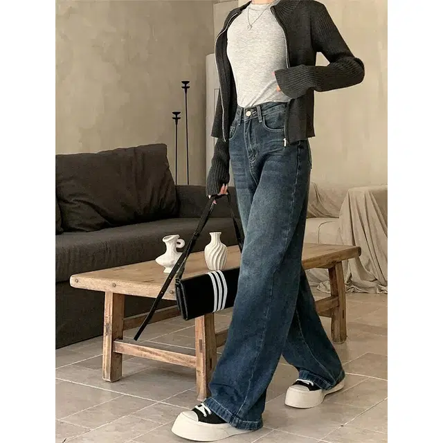 M JEANS STUDIOS 7 2025