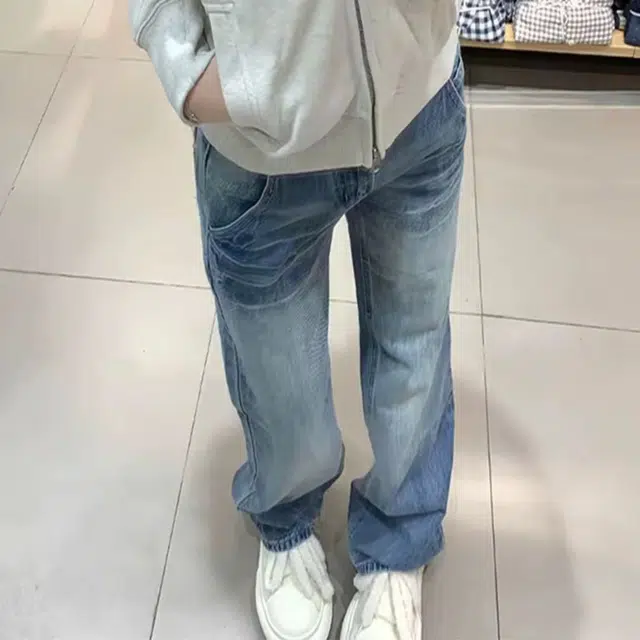 M JEANS STUDIOS 7