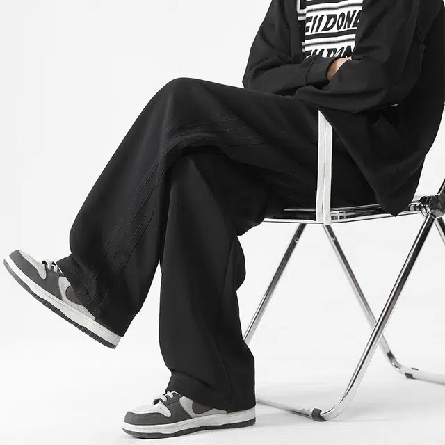 M JEANS STUDIOS 7