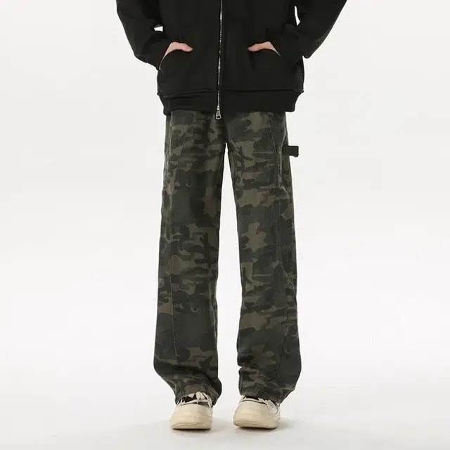 M JEANS STUDIOS 7