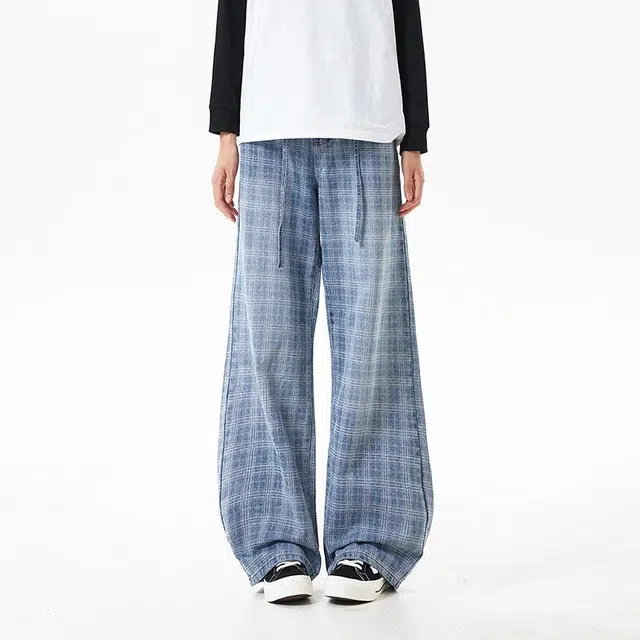 M JEANS STUDIOS 7