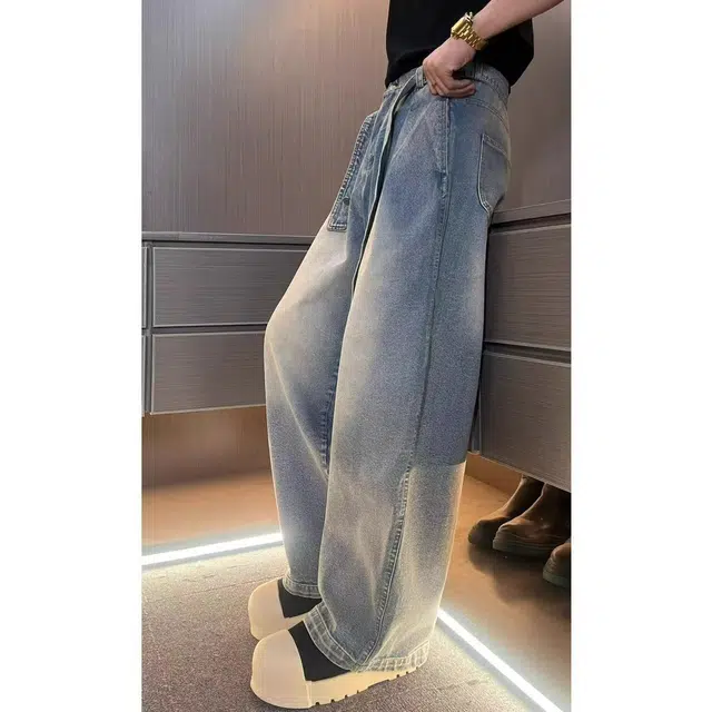 M JEANS STUDIOS 7 vibe
