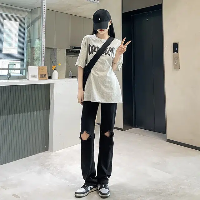 M JEANS STUDIOS 7