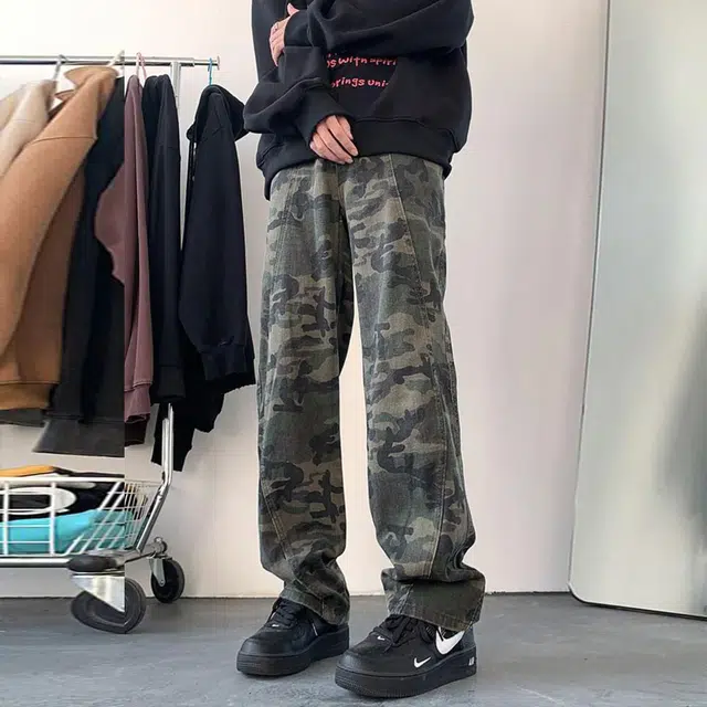 M JEANS STUDIOS 7