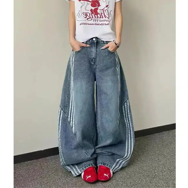 M JEANS STUDIOS 7 ins