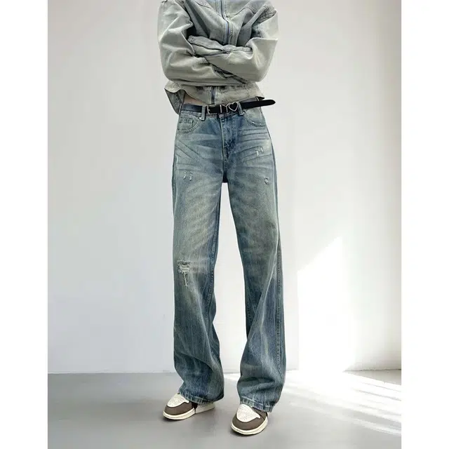 M JEANS STUDIOS 7