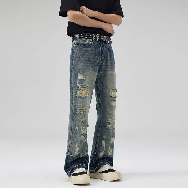 M JEANS STUDIOS 7 vibe