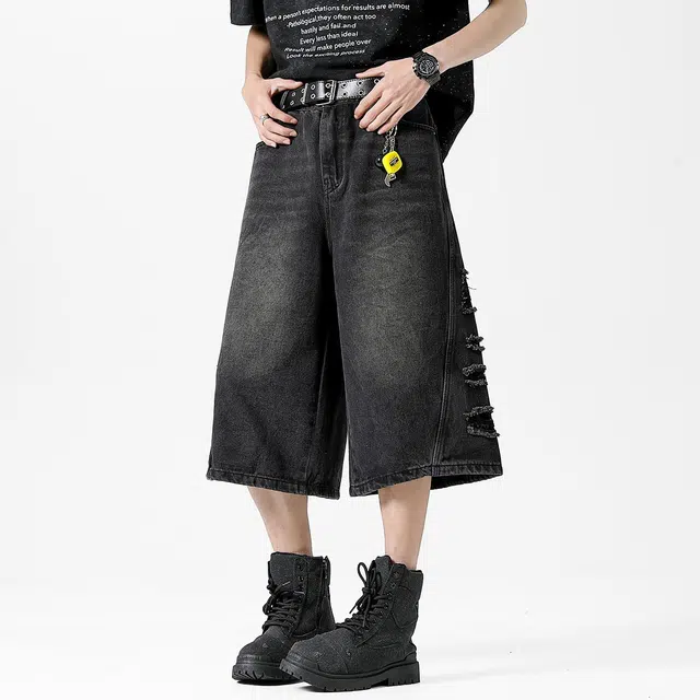 M JEANS STUDIOS 7 vive