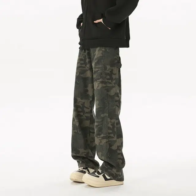 M JEANS STUDIOS 7
