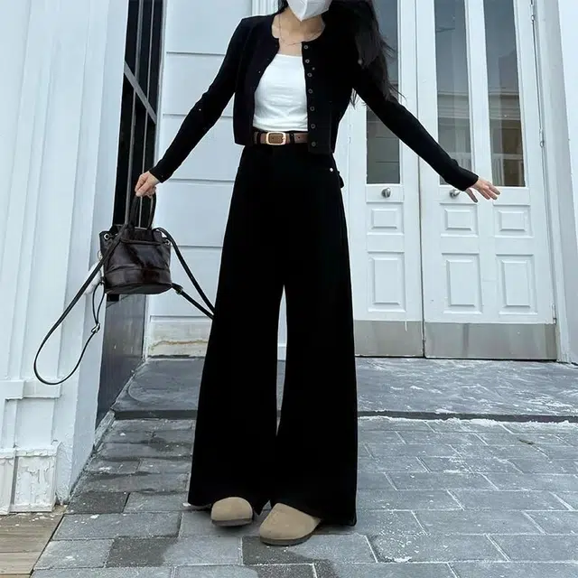 M JEANS STUDIOS 7