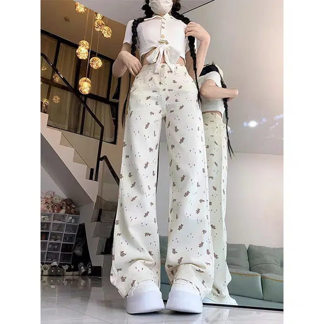 M JEANS STUDIOS 7 2025