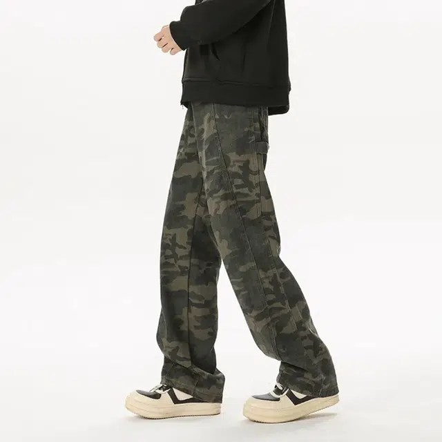 M JEANS STUDIOS 7