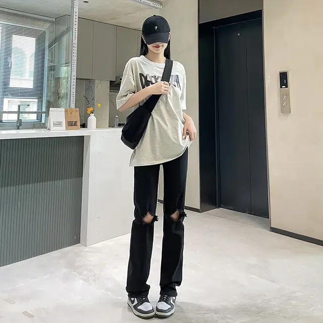 M JEANS STUDIOS 7