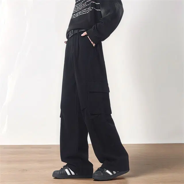 M JEANS STUDIOS 7