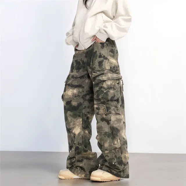 M JEANS STUDIOS 7
