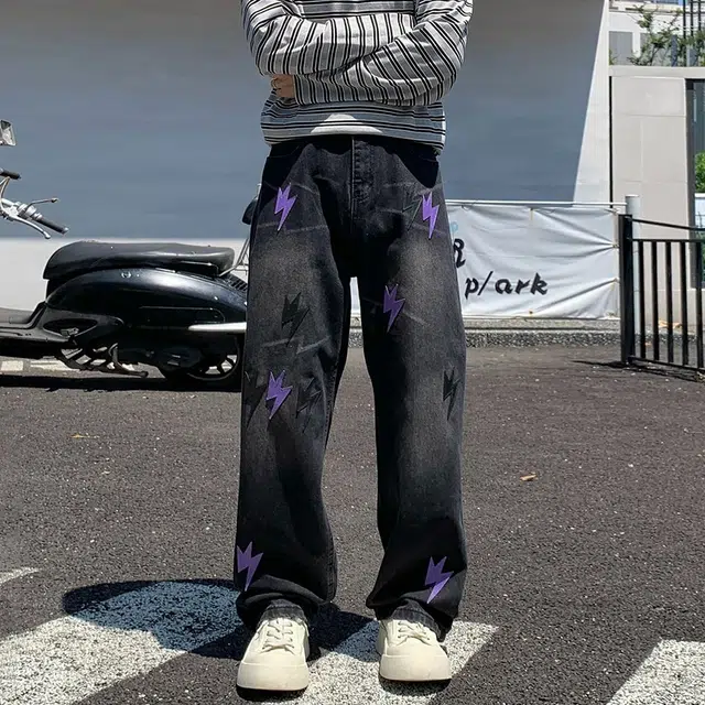 M JEANS STUDIOS 7