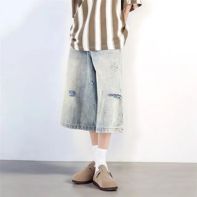 M JEANS STUDIOS 7