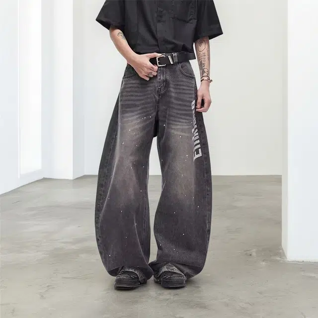M JEANS STUDIOS 7