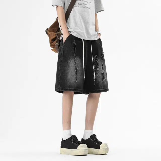 M JEANS STUDIOS 7