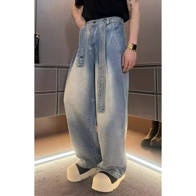 M JEANS STUDIOS 7 vibe